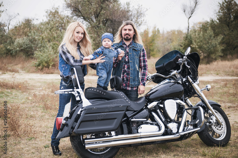 Naklejka premium Happy bikers family has a fun outdoor. Father's Day concept. Mother's Day concept. Family look.