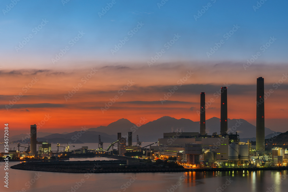 Naklejka premium Power plant in Hong Kong city at dusk