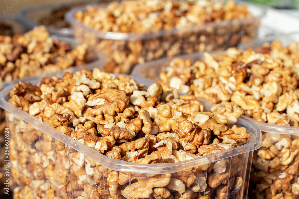 Obraz premium walnuts on the counter