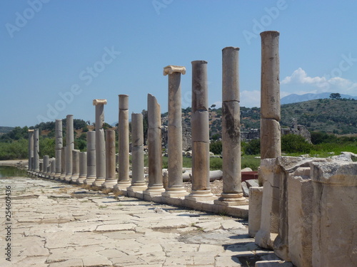 ancient greek temple of apollo