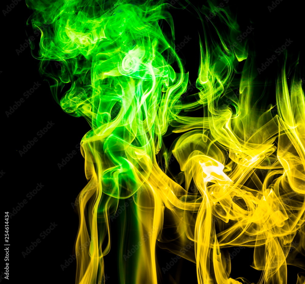 Obraz premium Colored smoke on black background