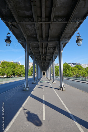 Bir Hakeim bridge in Paris, perspective view in a sunny summer day in France © andersphoto