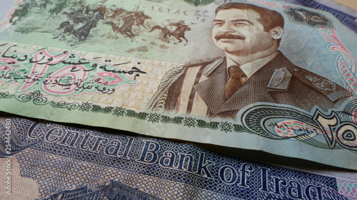 Old and new Iraqi Dinar banknotes