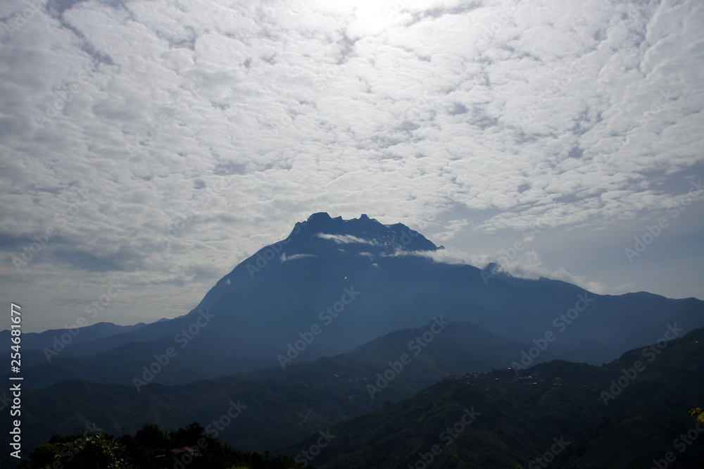 Fototapeta premium マレーシアのボルネオ島のキナバル山