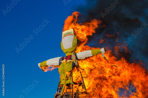 Fotografi Burning a big stuffed
