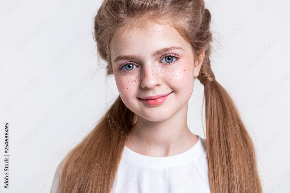 Pretty young long-haired model with deep blue eyes Pretty young long-haired model with deep blue eyes