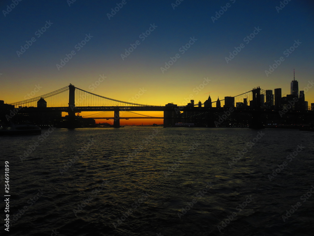 Fototapeta premium sunset at manhatten bridge with brooklyn bridge in background