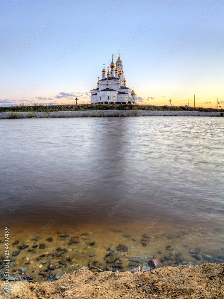 Fototapeta premium Church of the Holy God's builders at sunset against the backdrop of a clear sky 6