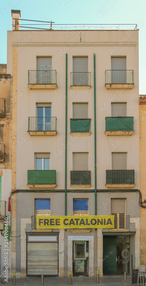 Obraz premium Streetview in Reus, Catalonia. Shoot in June 2018