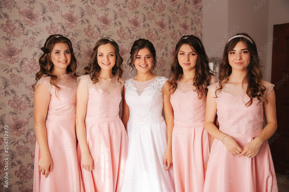 Gride with her bridesmaid hugs and moved clother to each other for group photo