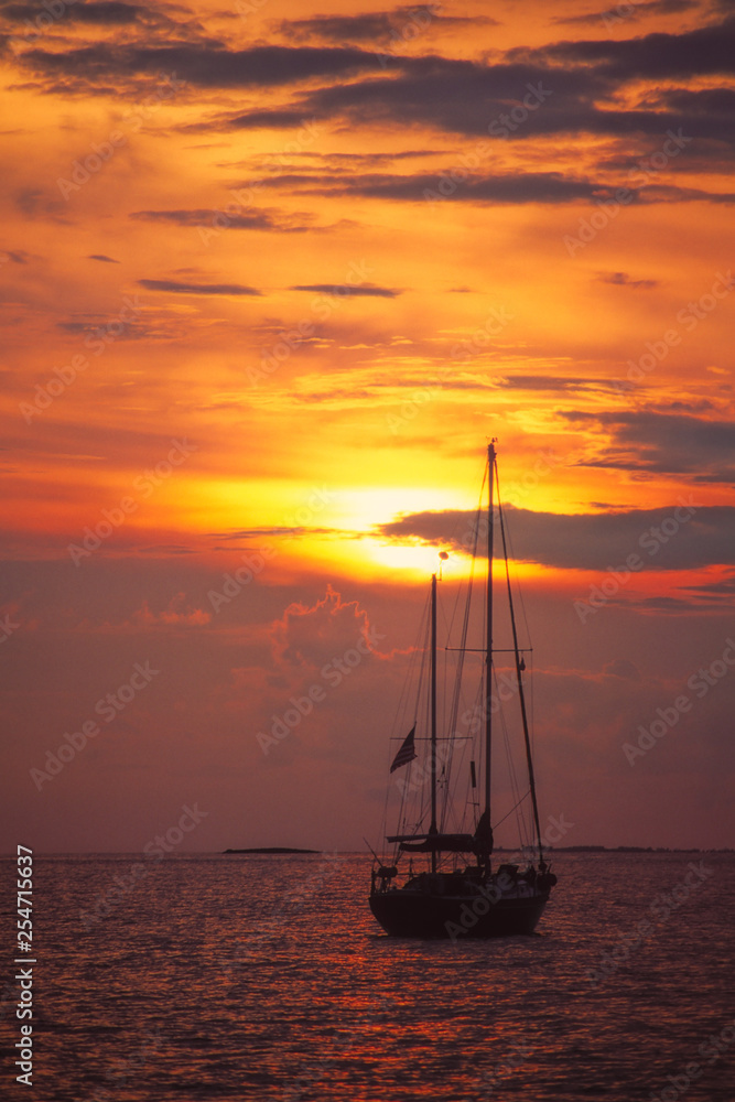 Fototapeta premium Sunset Sailboat Silhouette Off Green Turtle Cay, Bahamas
