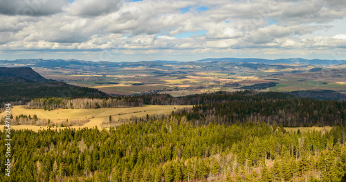 Szczeliniec Wielki, panorama from the vantage point to the surrounding mountains and fields. © Castigatio