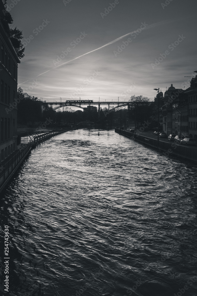 Obraz premium Sonnenuntergang Bern S/W