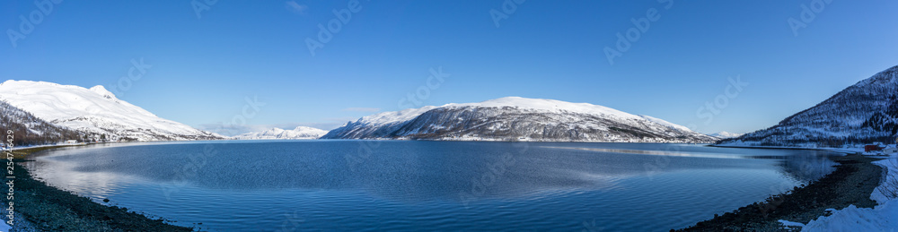 Panorama verschneite Winterlandschaft Kaldfjord, Norwegen