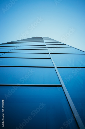 Modern skyscraper out of glass and blue sky © Patrick Daxenbichler