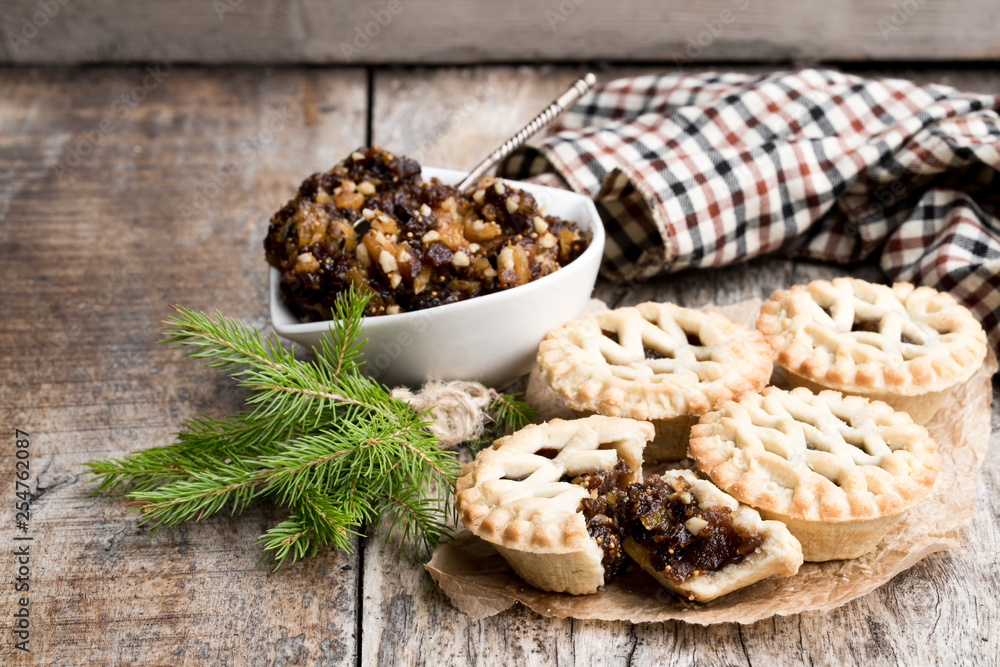 Fototapeta premium Mince pie group on wooden table