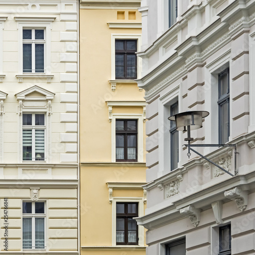 Fassaden historischer Häuser in der Altstadt von Görlitz, Deutschland