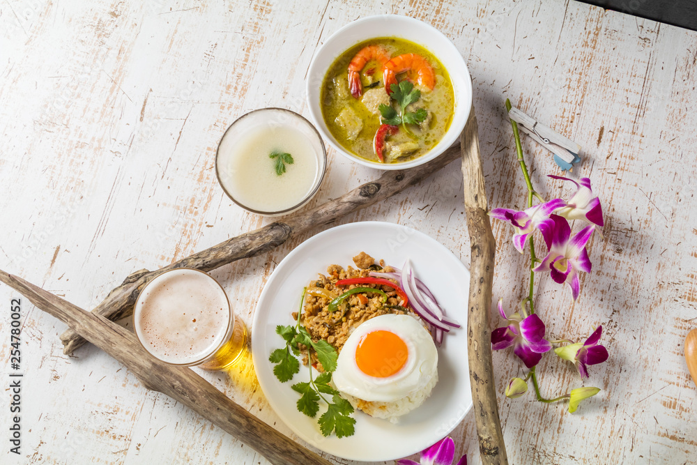 代表的なタイ料理 typical Thai cuisine 代表的なタイ料理 typical Thai cuisine