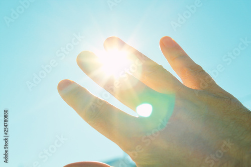 Fotografie, Obraz Male hand covers the sun
