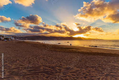 Fototapeta Naklejka Na Ścianę i Meble -  Travels. sea sandy beach. warm sunset. Gran Canaria Island. beach in las palmas.