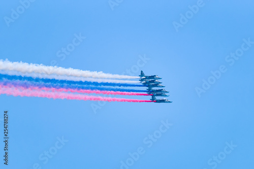 Slika na platnu Military plane aircrafts flight russian flag