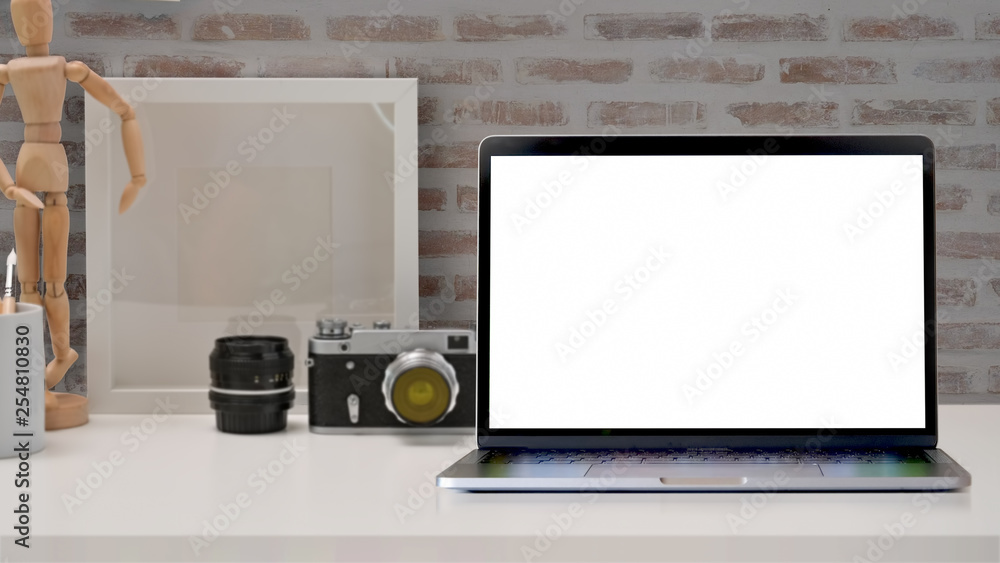 Fototapeta premium Mock up blank screen laptop for graphic montage..
