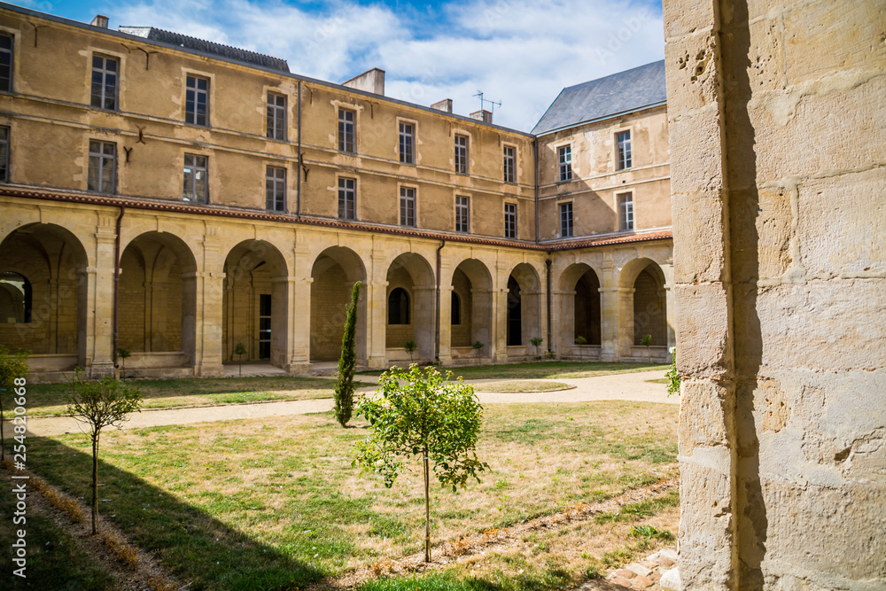 Fototapeta premium Abbatiale de Saint-Maixent-l'école