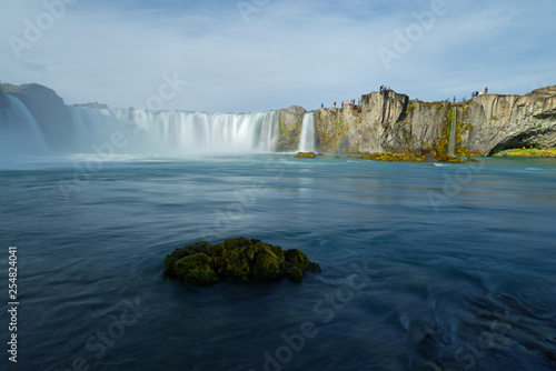 Touristen am Godafoss  Island