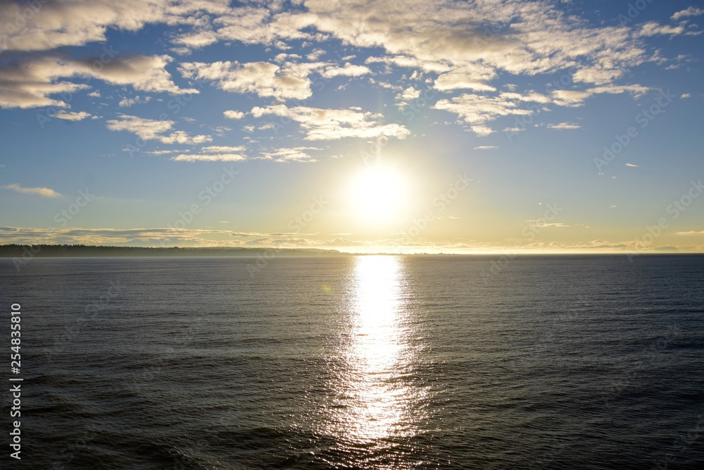 朝日のあたる海 朝日のあたる海
