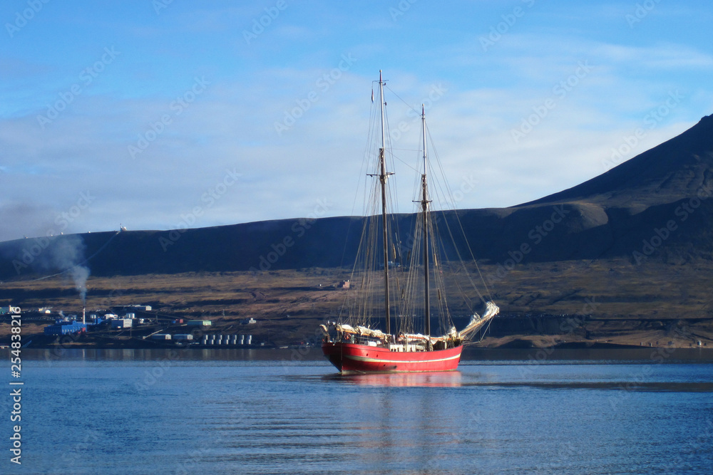 Segelschiff vor Spitsbergen