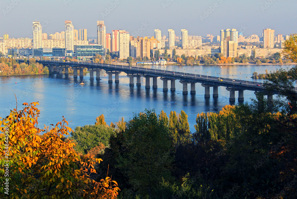 Fototapeta premium city on river