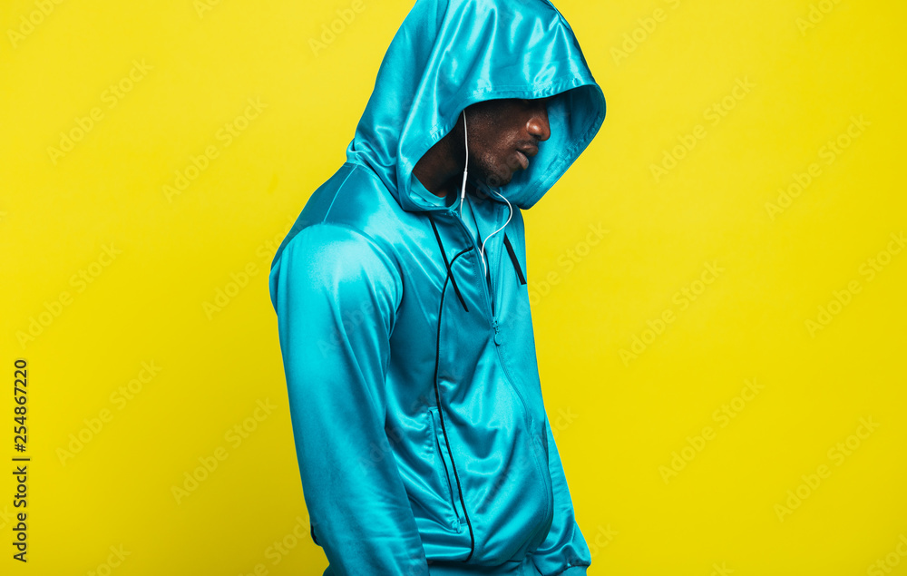 African man in a sportswear - obrazy, fototapety, plakaty 