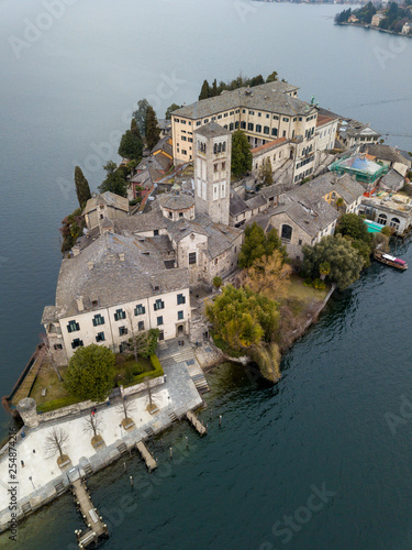 Isola di San Giulio, Lago d'Orta, Italia photo