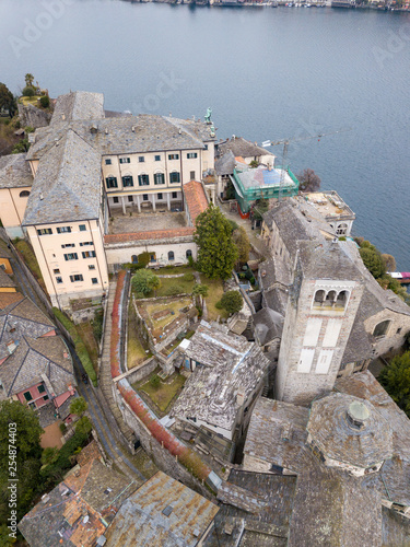 Isola di San Giulio, Lago d'Orta, Italia photo