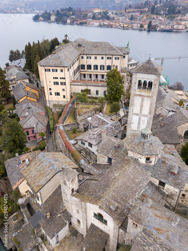 Isola di San Giulio, Lago d'Orta, Italia photo