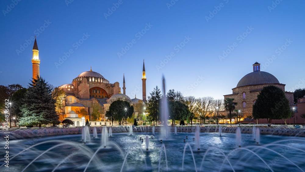 Obraz premium Panorama view of Hagia Sofia at night in Istanbul city, Turkey