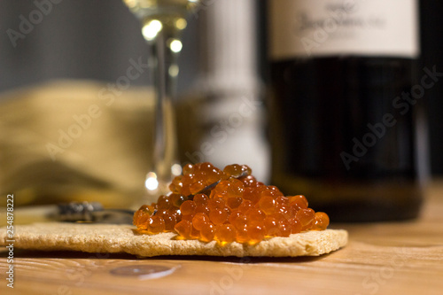 Caviar y copa de vino