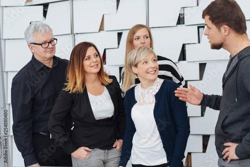 Schilderij op canvas Five business colleagues in an impromptu meeting