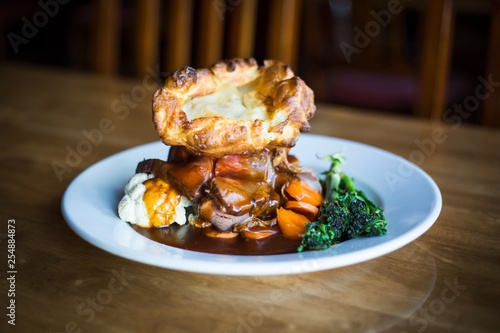 Schilderij op canvas Roast beef stack with Yorkshire pudding on top