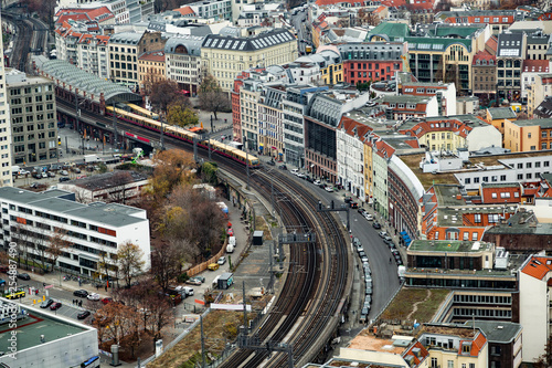 Canvas Print Panoramic view of Berliner railway station with train