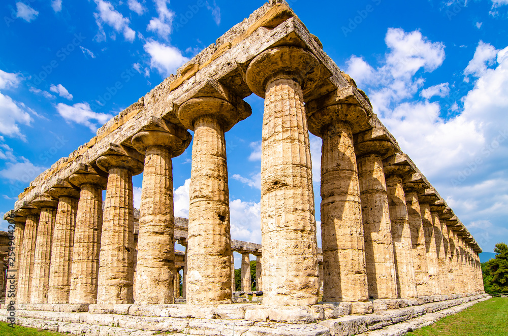 Fototapeta premium Temple of Hera the famous Paestum