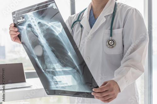 Tableau sur toile Doctor with radiological chest x-ray film for medical diagnosis on patient’s hea