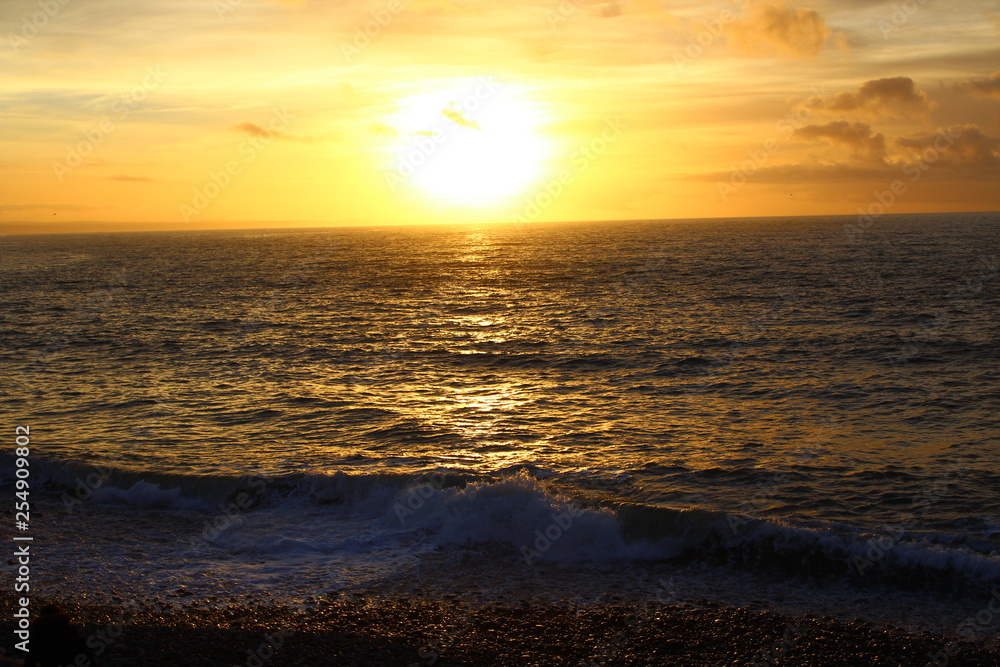 Obraz premium Sunset over the ocean