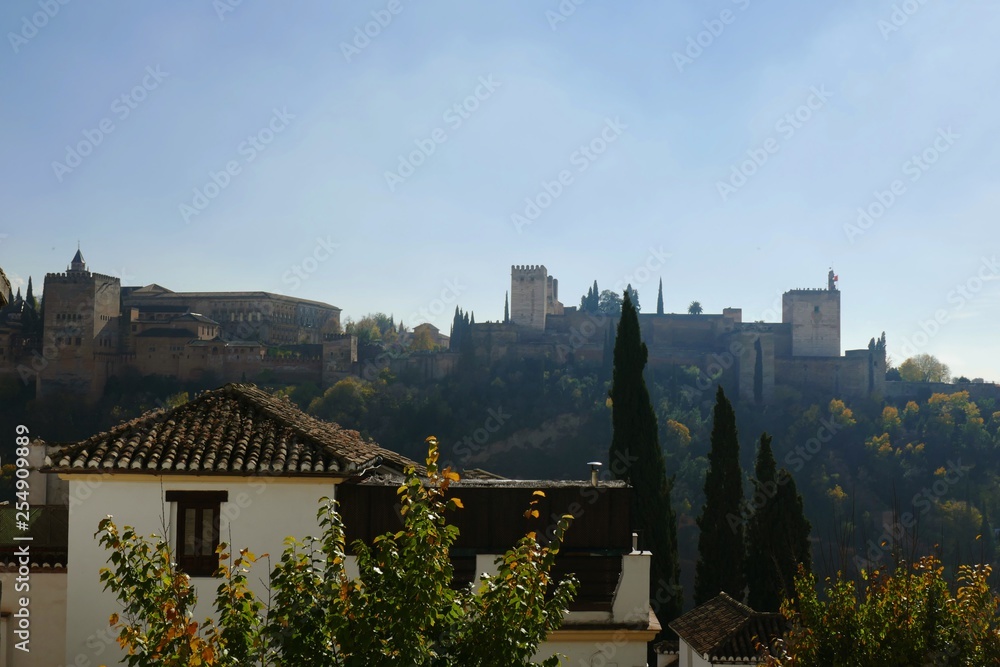 Stadtansicht von Granada mit der Alhambra
