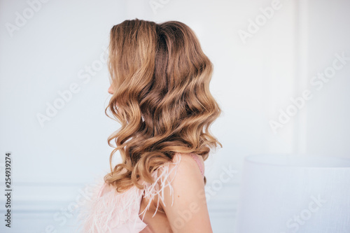 Wavy hair. Evening hairstyle