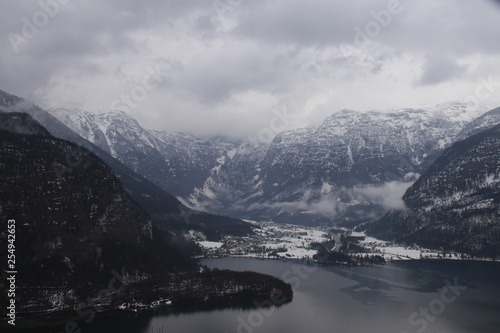 Bergpanorama mit Aussicht auf Hallstatt in Österreich