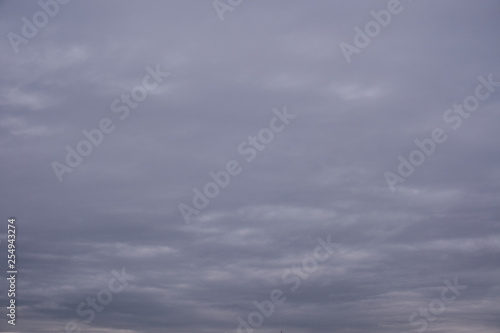 Mit Wolken bedeckter Himmel in verschiedenen Blau und Farbtönen - Set