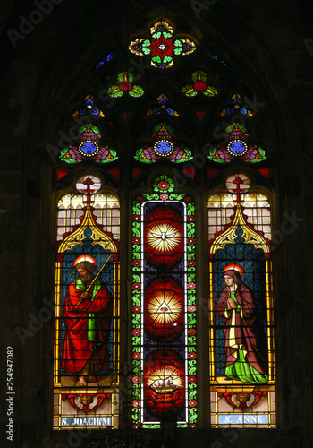 Collégiale St Etienne Capestang Hérault France vitraux