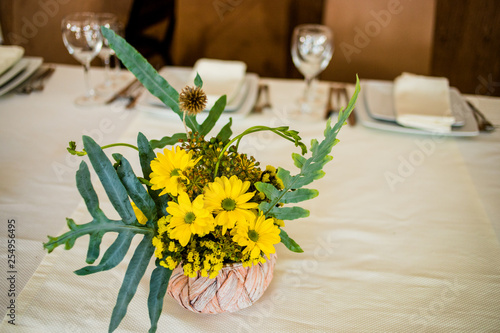 Decorative table design for newlyweds in yellow colors.