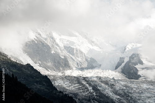 Glacier des Bossons dans les alpes au-dessus de Chamonix © P.E Faivre